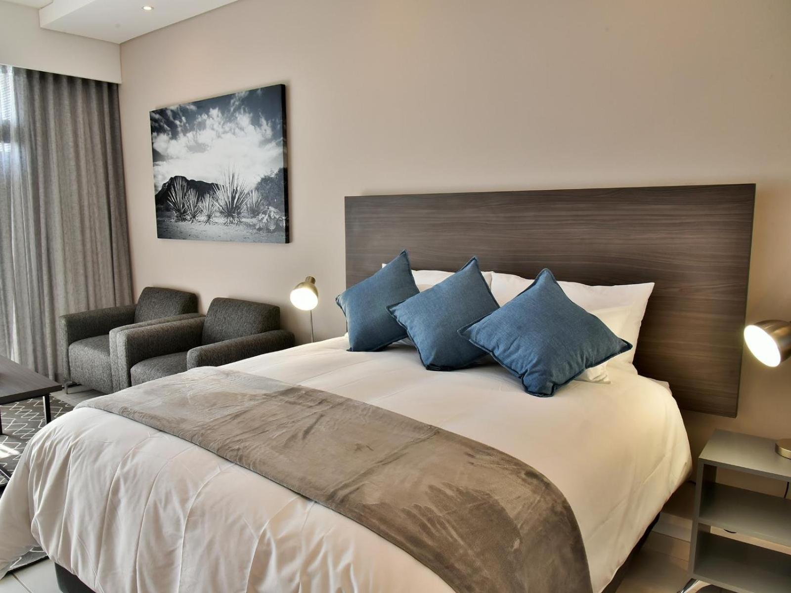 Menlyn Maine Luxury Rentals Pretoria Room photo