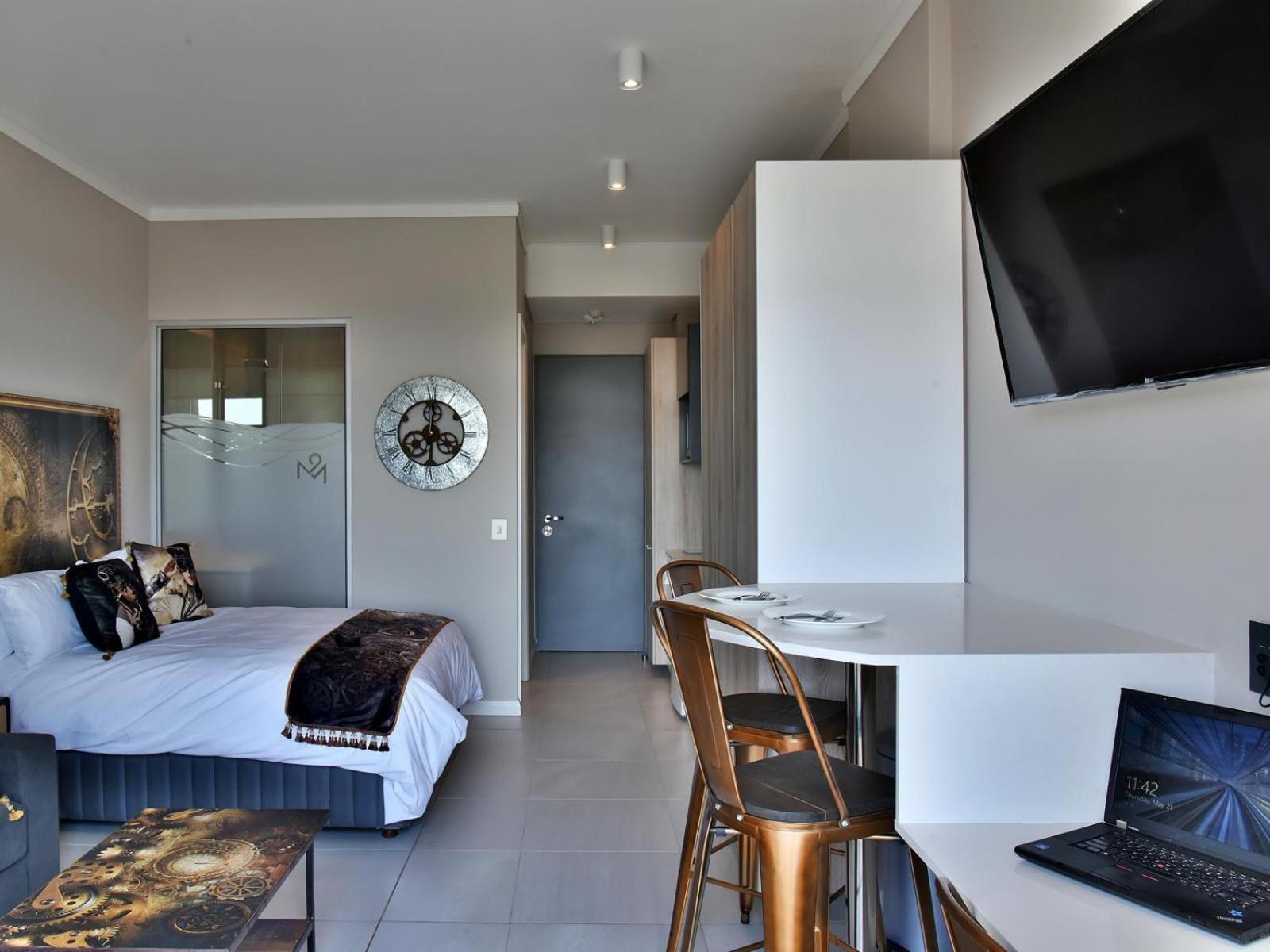 Menlyn Maine Luxury Rentals Pretoria Room photo